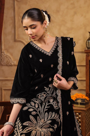 Karachi Hand work Velvet suit set - shiwangi couture