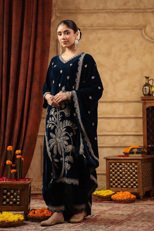 Karachi Hand work Velvet suit set - shiwangi couture