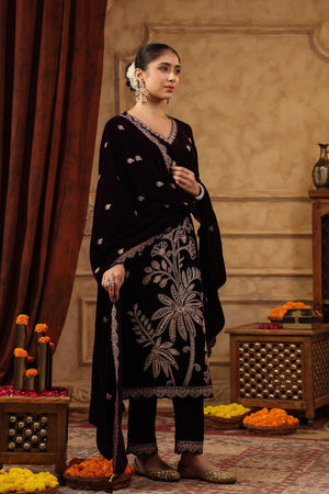 Karachi Hand work Velvet suit set - shiwangi couture