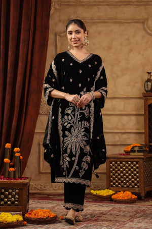 Karachi Hand work Velvet suit set - shiwangi couture
