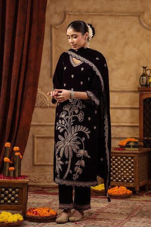 Karachi Hand work Velvet suit set - shiwangi couture