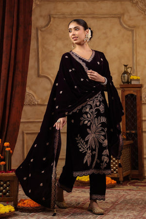 Karachi Hand work Velvet suit set - shiwangi couture